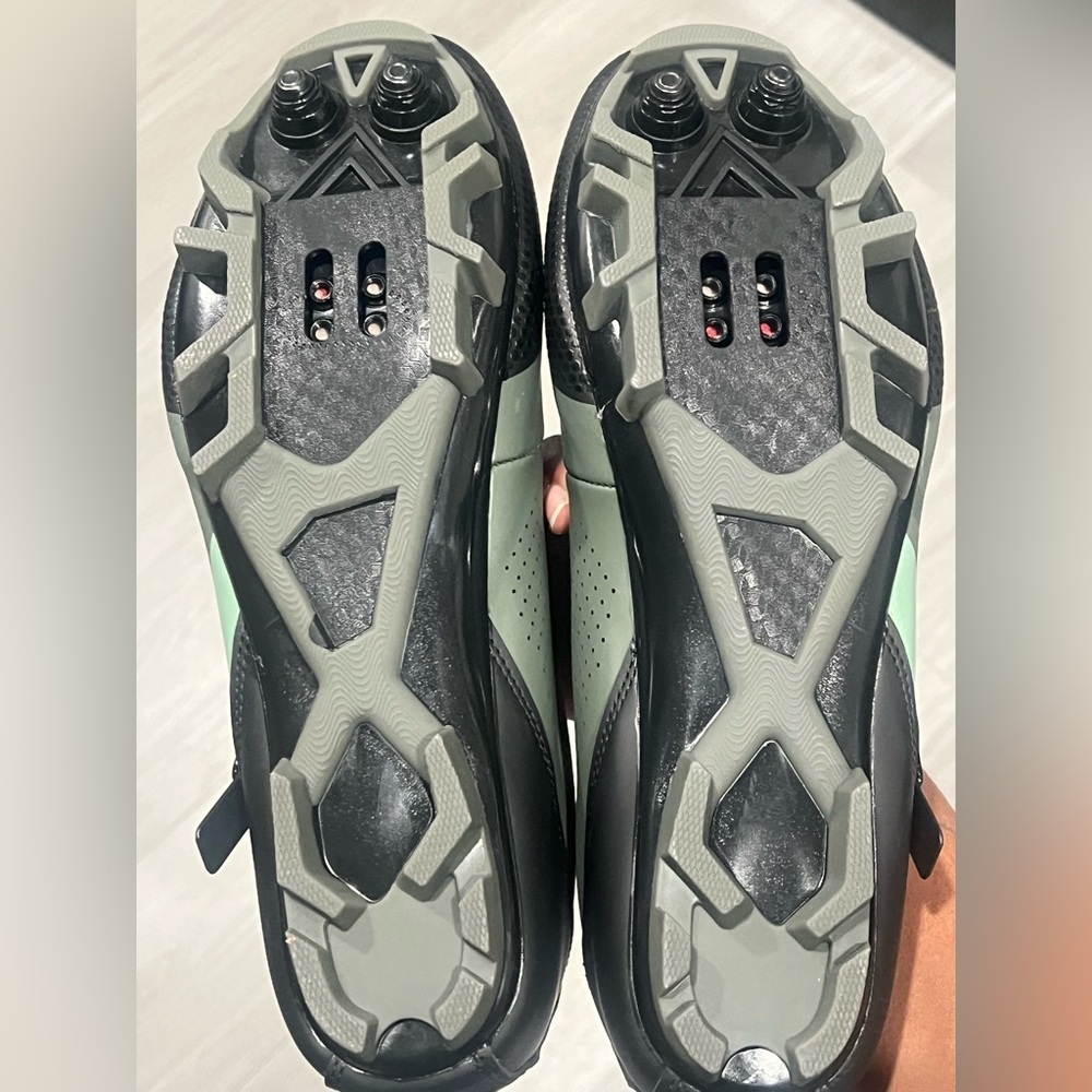 Kyeedo men’s Biking shoes. NWOT. Size 11 (44) - Picture 4 of 4